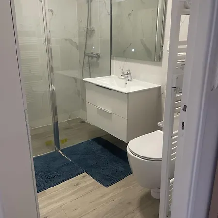 With Large Balcony - Sea View דירה בנדול